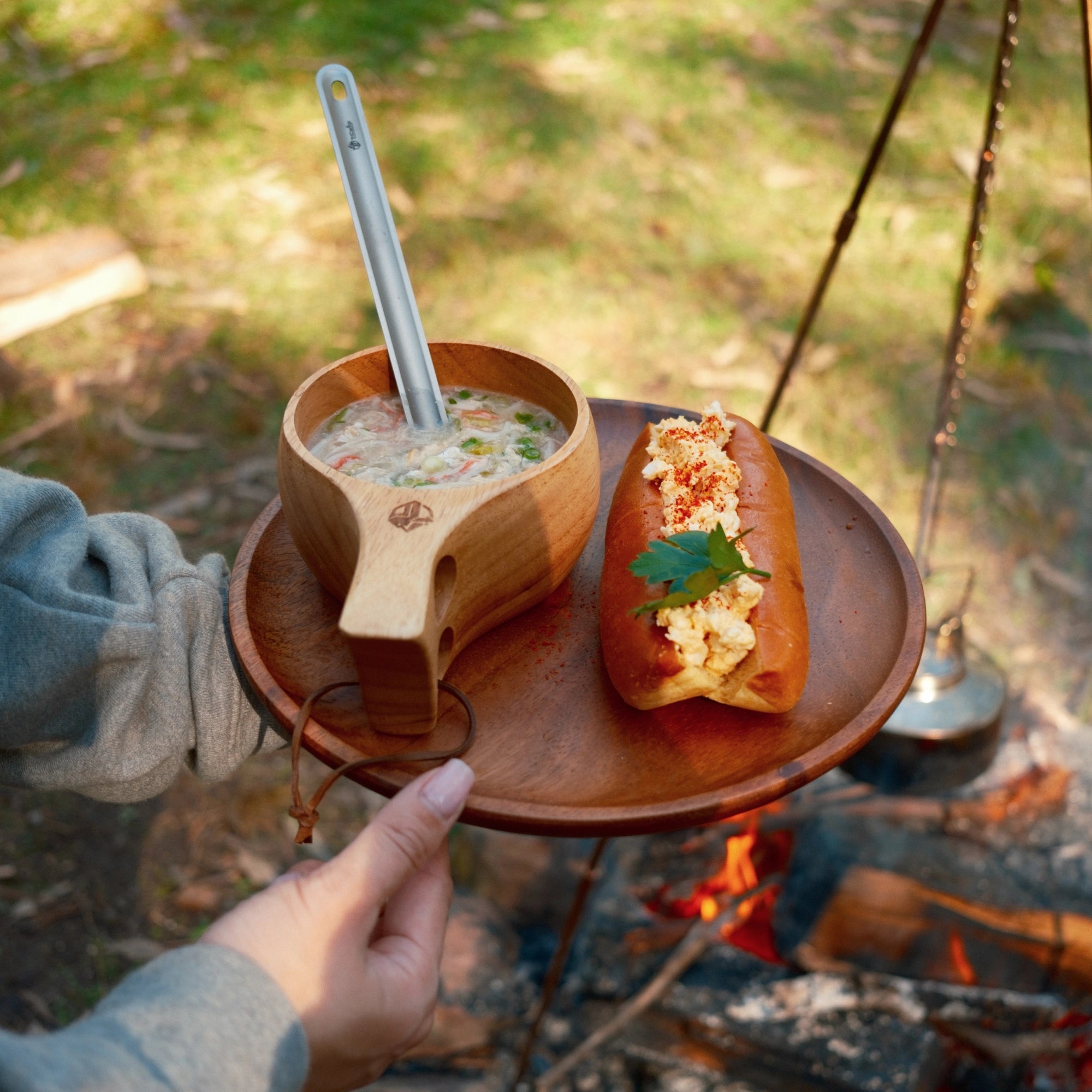 TriCamp Walnut Round Plate 25cm front — handcrafted walnut plate for camping and picnics